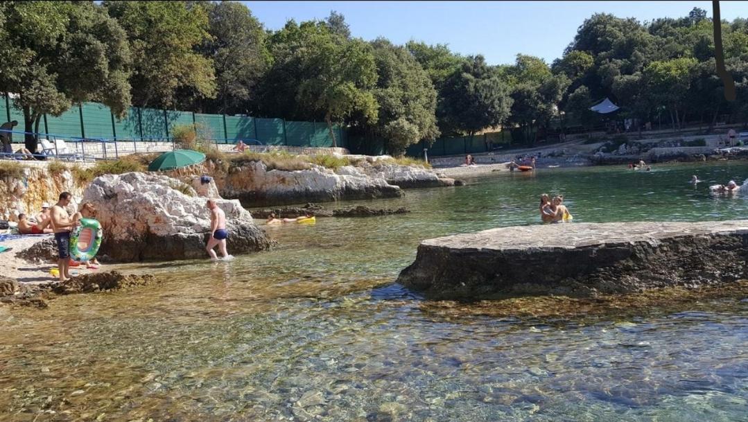 Alba Sanja I Teran Apartment Funtana Luaran gambar
