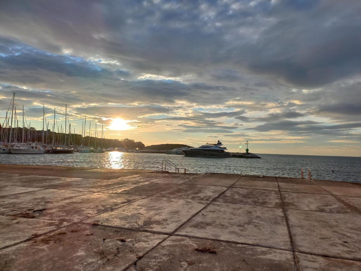 Alba Sanja I Teran Apartment Funtana Luaran gambar